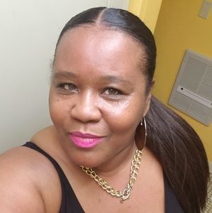 Meet your Posher, Juanita